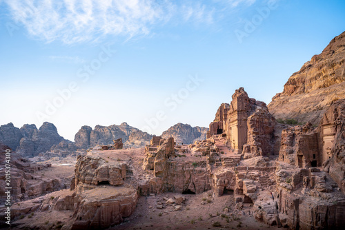 Foto Blick auf den hohen Opferplatz Haut-lieu du Sacrifice in der Felsenstadt Petra i