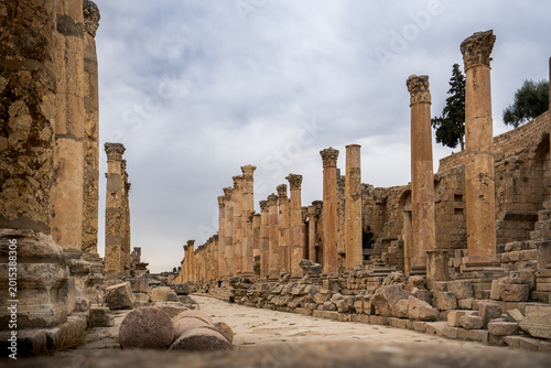 Cuadro en lienzo Die Säulenstraße Cardo Maximus im antiken Gerasa, heute Jerash, eine römische Pr