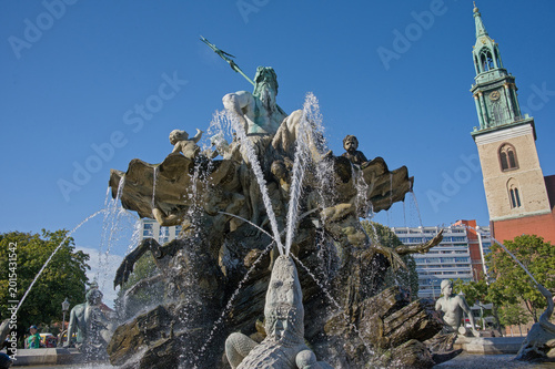 Quadro su tela Low angle view on Neptune fountain, Mitte, Berlin, Germany