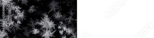 Cuadro en lienzo Winter frost pattern with ice crystals on window glass for cold season atmosphere and holiday window textures