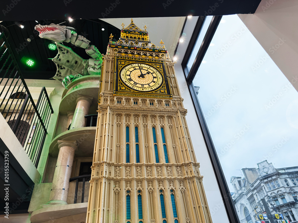 Obraz premium Large Big Ben model clock tower replica inside a London, UK shop showing detailed architecture and ornate clock face with tourist attraction scale and indoor display