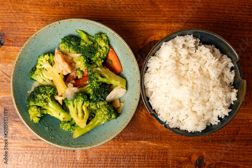 Shrimp with broccoli