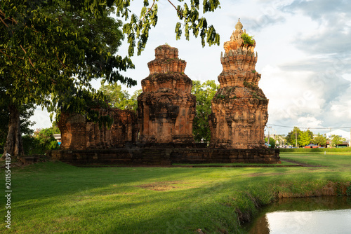 Fotografie Prasat Sikhoraphum (Sikornpoom Castle), Khmer art styled temple in the province