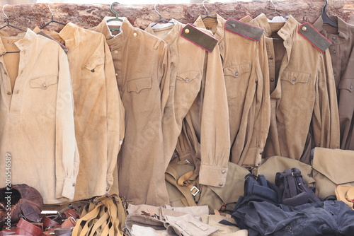 Foto A collection of clothes hanging on a wall, with some items folded and others dra