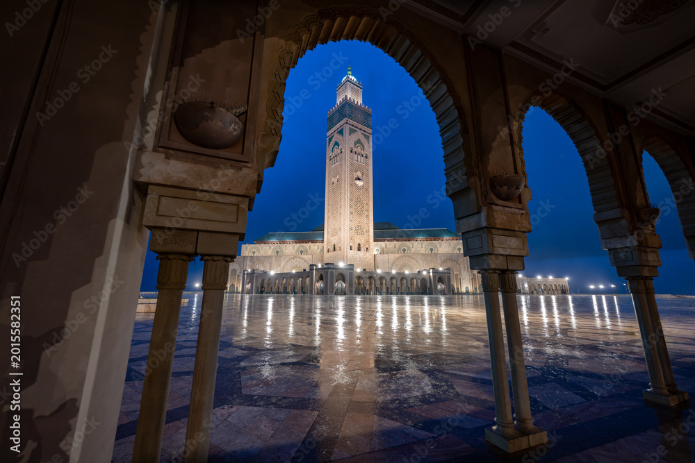 Fototapeta premium Hassan II Mosque at Dusk - Casablanca, Morocco