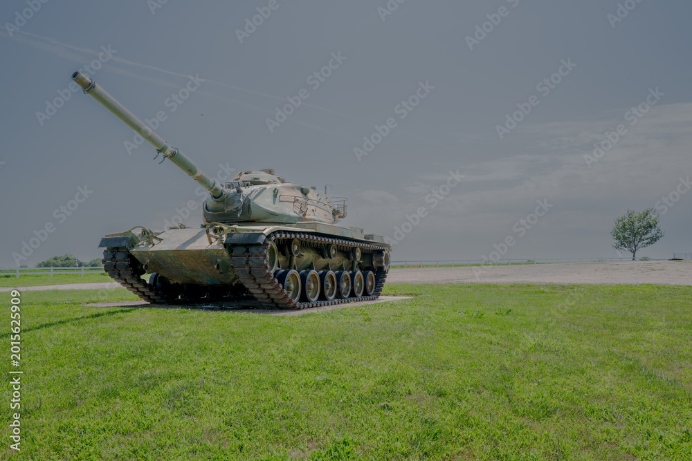 Naklejka premium Display Army tank in field