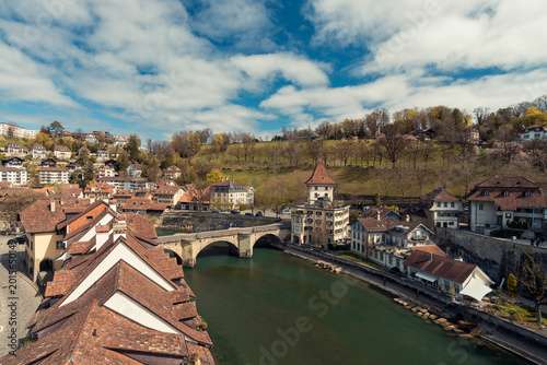 Hermosa postal de la catedral en el centro históricorico de Berna Suiza
