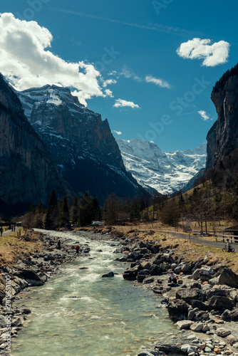 Espectacular vista epica del valle de Lauterbrunnen Suiza