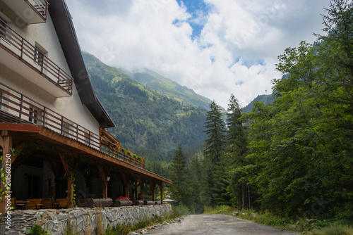 Foto Touristic cabin in the mountains