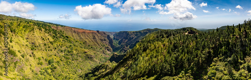 Magnifique photo aérienne du grand canyon sur la cote nord de l'île de NUKU HIVA  dans l'archipel des marquises en polynésie francaise