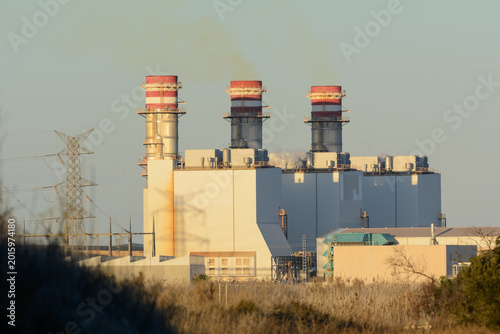 CHIMENEAS DE UNA CENTRAL TÉRMICA