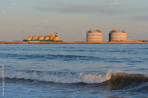 DEPOSITOS DE GAS LICUADO EN SAGUNTO. PROVINCIA DE VALENCIA. COMUNIDAD VALENCIANA. ESPAÑA. EUROPA