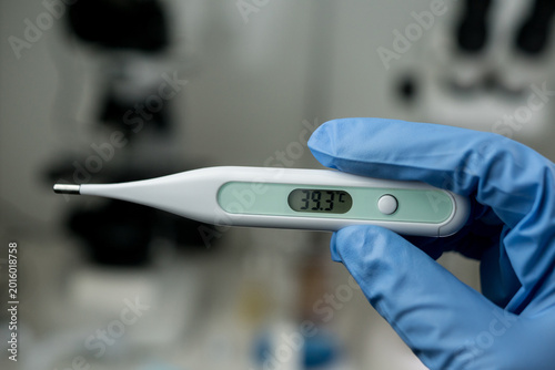 Cuadro en lienzo Clear shot of a digital thermometer showing a dangerous fever of 41