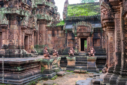 Canvas Print Pink sandstone sanctuaries and monkey guardians at Banteay Srei, Angkor