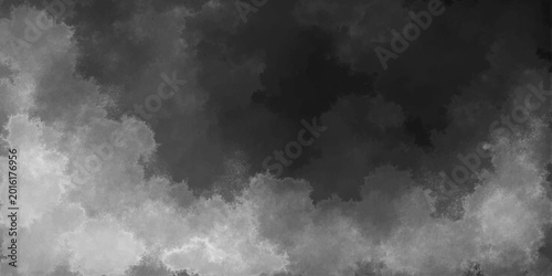 Foto Dramatic black and white grunge background featuring a dark stormy cloudscape wi