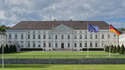 Fotografija Neoclassical Bellevue palace and garden in the city of Berlin, Germany