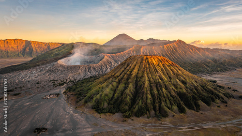 Fotografie mount Bromo Gn.Batok and Semeru volcano