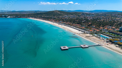 Foto Aerial View of Ilica Beach with Turquoise Sea in Cesme Izmir Turkey