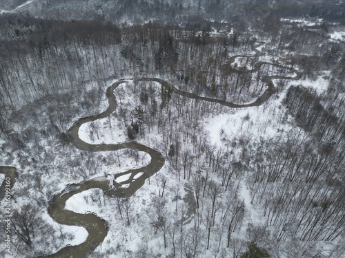 Aerial view of a meandering river in a snow-covered landscape - Vue aérienne des méandres d'une rivière dans un paysage enneigé