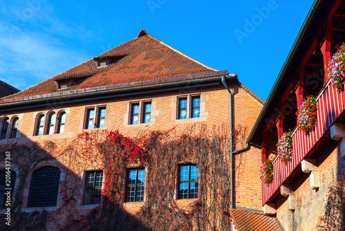 Obraz na płótnie Nuremberg inner courtyard features the historic Bower building with its ivy clad brick facade and rhythmic windows