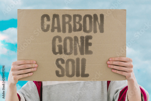 Fotografie "Carbon Gone Soil" Soil carbon depletion accelerates both climate change and agricultural decline