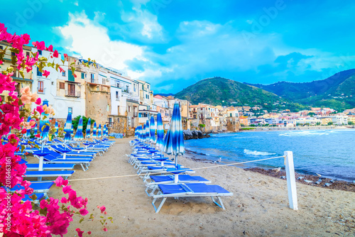 Quadro su tela Cefalu old medieval town, Sicily Italy