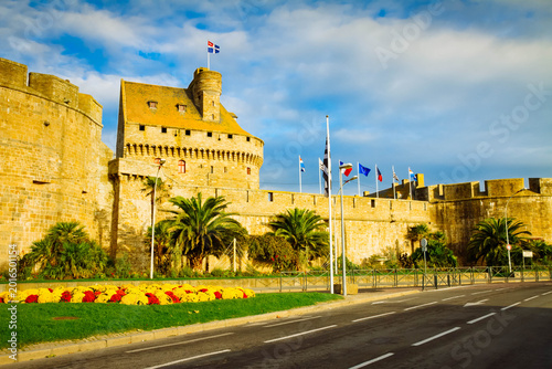 Tableau sur toile Old defensive walls of the city of St. Malo, France