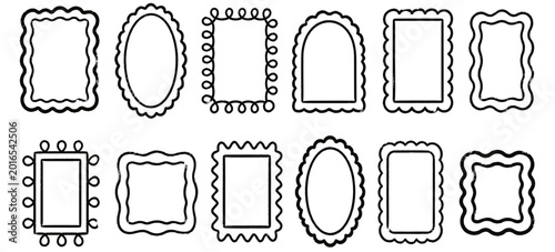 Quadro su tela Retro wavy picture border set with hand drawn crayon frames, funky scallop edge