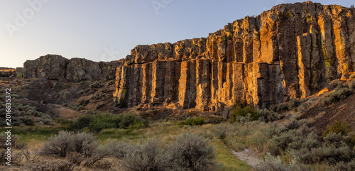 Tableau sur toile Basalt Rocks Feathers at Frenchman Coulee