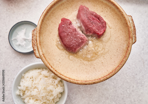 Obraz na plátne This food photography series captures a cozy home-cooked meal using a personal ceramic grill