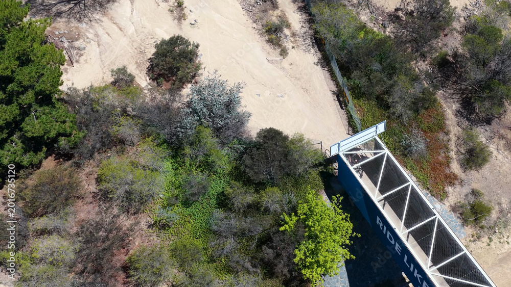 Naklejka premium Aerial View of a Blue Metal Bridge and Dirt Trail in Canberra