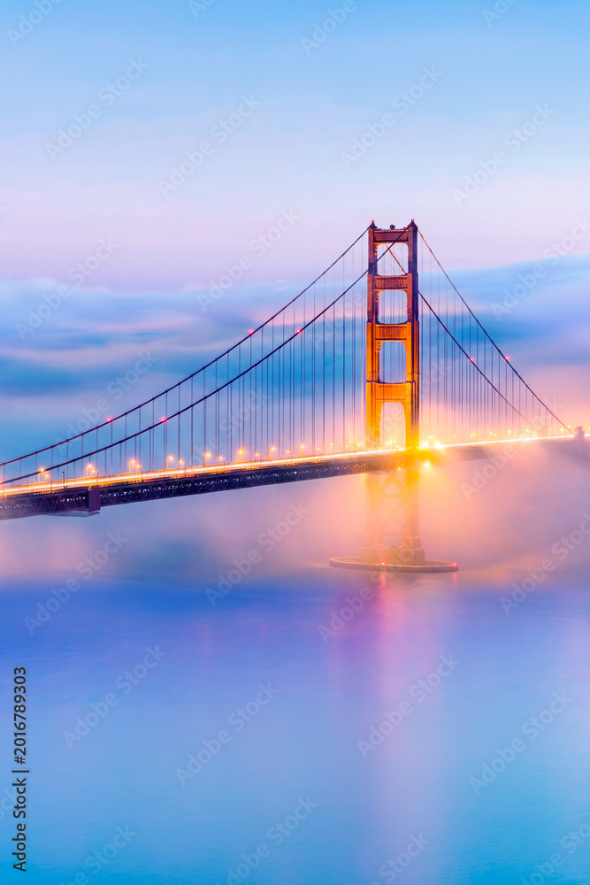 Fototapeta premium Golden Gate Bridge, San Francisco, California, USA