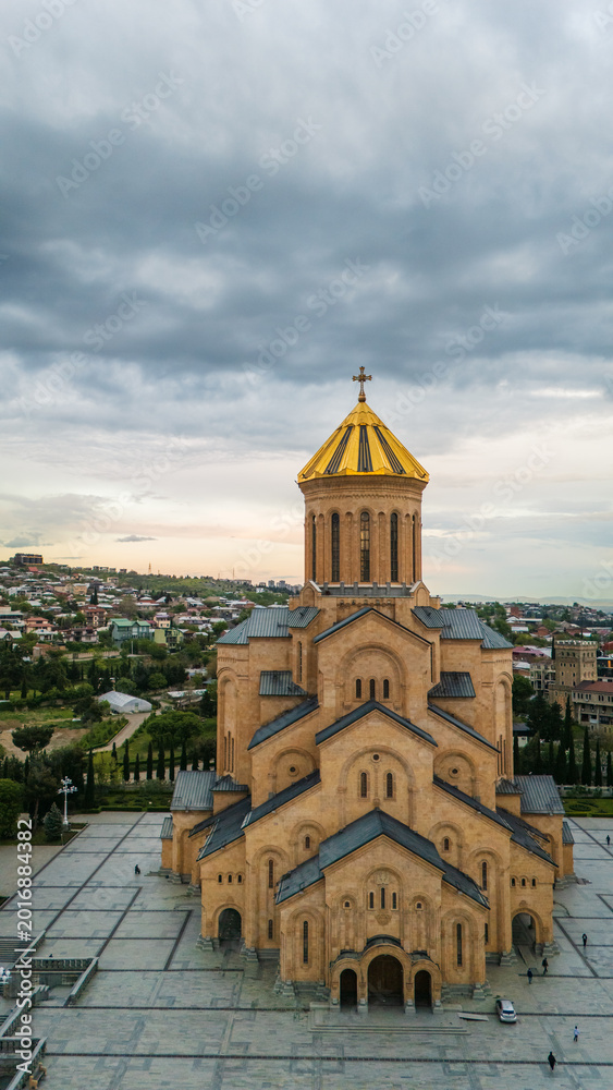 Obraz premium aerial view of the Holy Trinity Cathedral of Tbilisi (Sameba) at sunset