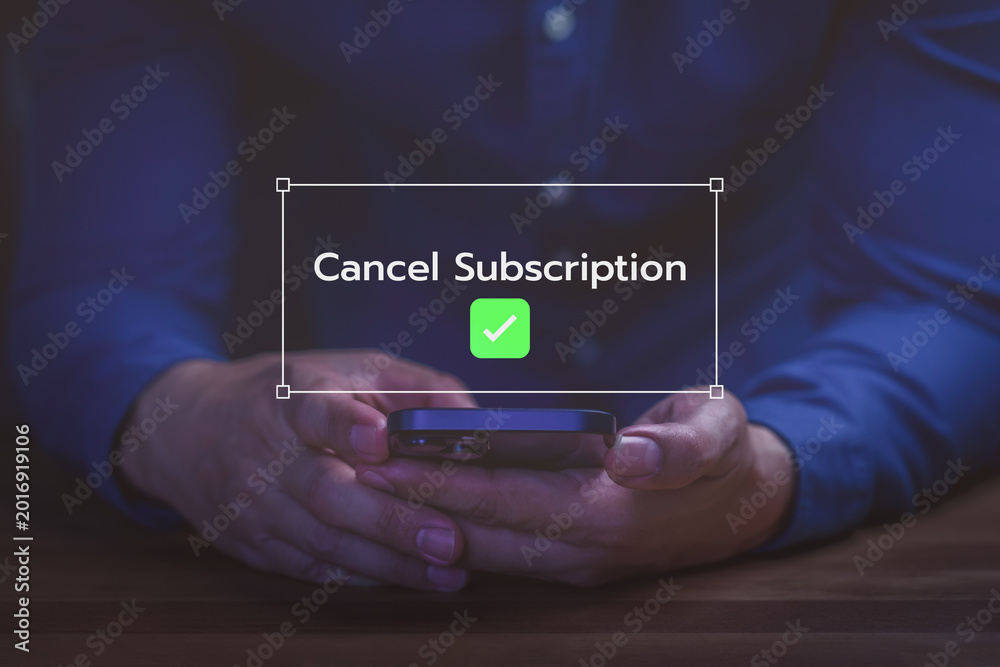 Φωτογραφία Hand holding smartphone to cancel online service subscription