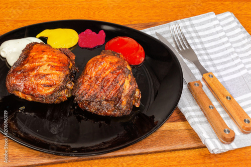 Cuadro en lienzo Serving of well-done grilled chicken thighs with different sauces