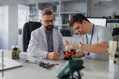 Obraz na płótnie Inclusive engineering education and workplace training in laboratory environment