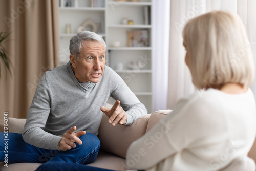 Fotografía Senior couple arguing at home during emotional discussion, expressing frustratio