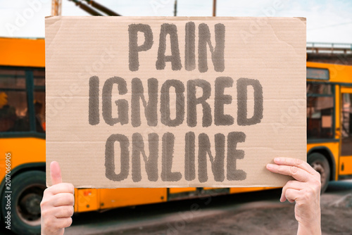 Foto "Pain Ignored Online" Suffering shared online gets passive scrolling indifference