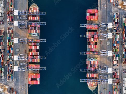 Foto High aerial overhead view of a large container cargo ship terminal with two supe