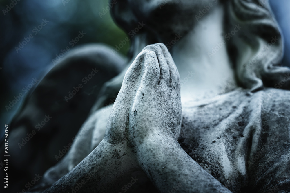Fototapeta premium Spiritual monochrome angel statue representing prayer and remembrance