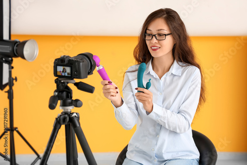 Female Asian blogger with v...