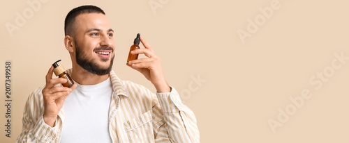 Young man holding bottles o...