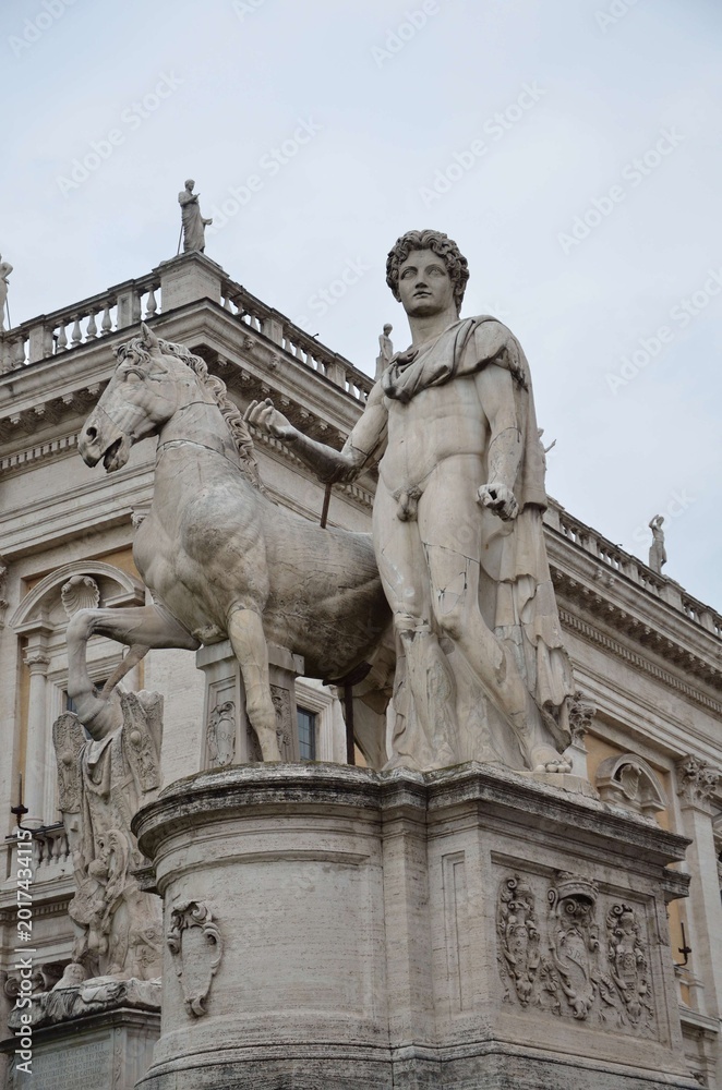 Obraz premium Classical Marble Statue and Horse Sculpture in Rome Italy