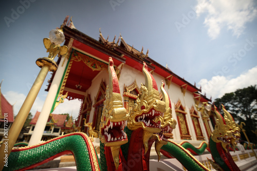Картината върху платно temple with dragon statue