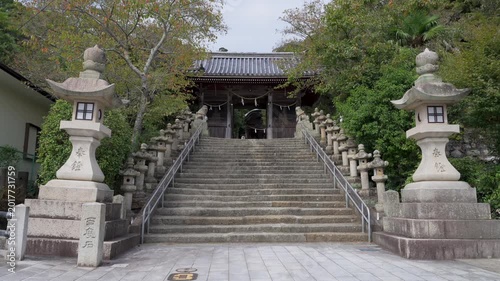 赤穂坂越 大避神社の参道石段と神門
