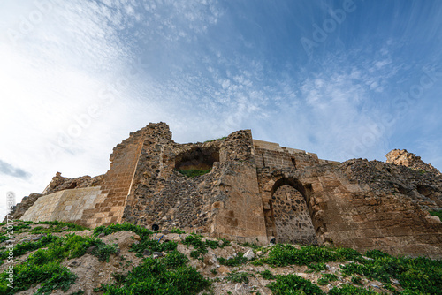 Foto The scenic views of Ravanda Castle, locally known as Ravanda Kalesi, are situated on a hill west of the village of Belenözü, in the province of Kilis, Turkey