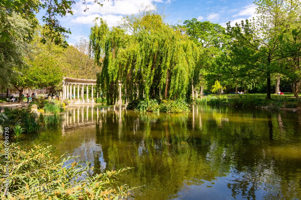 Fototapeta premium Monceau park landscape in spring, Paris, France