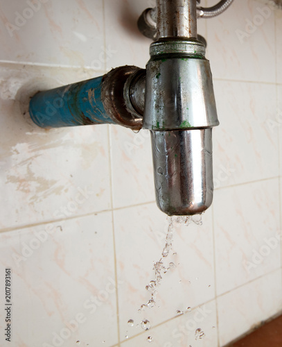Obraz na plátně There is leak in water pipe under the sink, drain is clogged