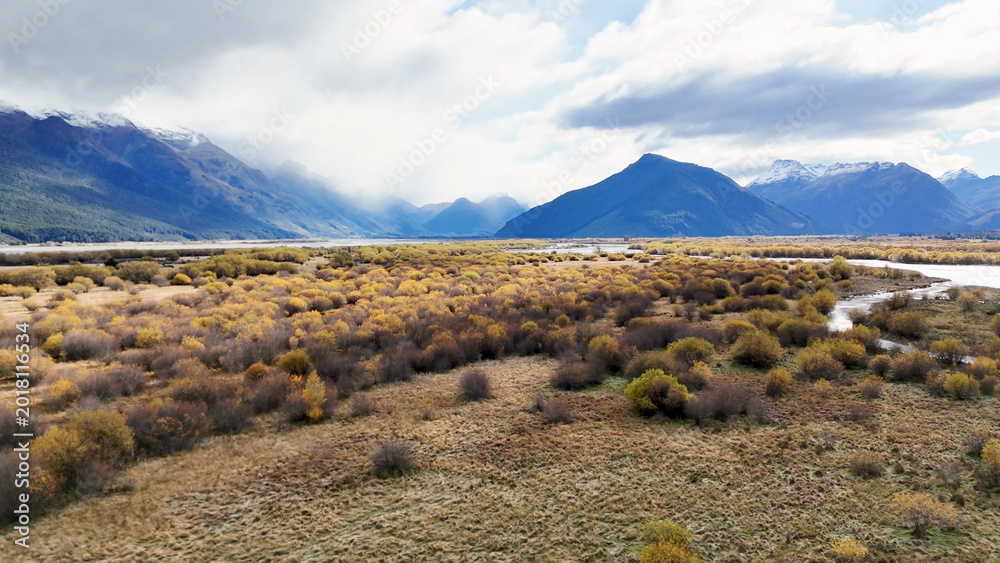 Obraz premium Aerial View of Glenorchy River Valley and Mountains in Autumn