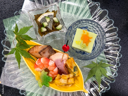 季節感あふれる和食前菜の盛り合わせ